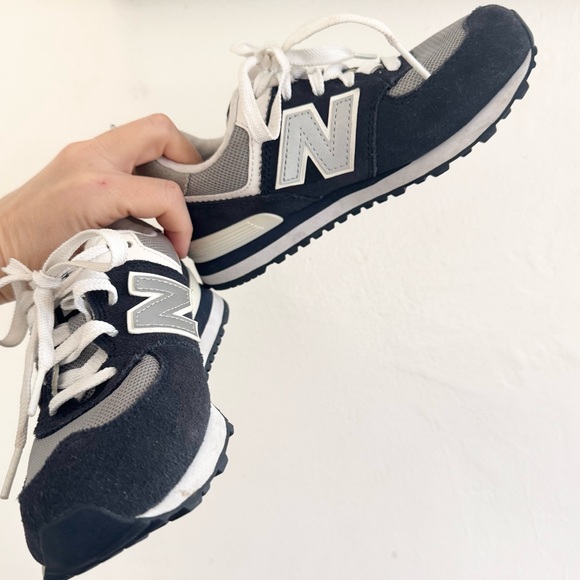 New Balance 574 Classic Kids' Navy Blue and Gray Sneakers Size 13.5 - Picture 4 of 7